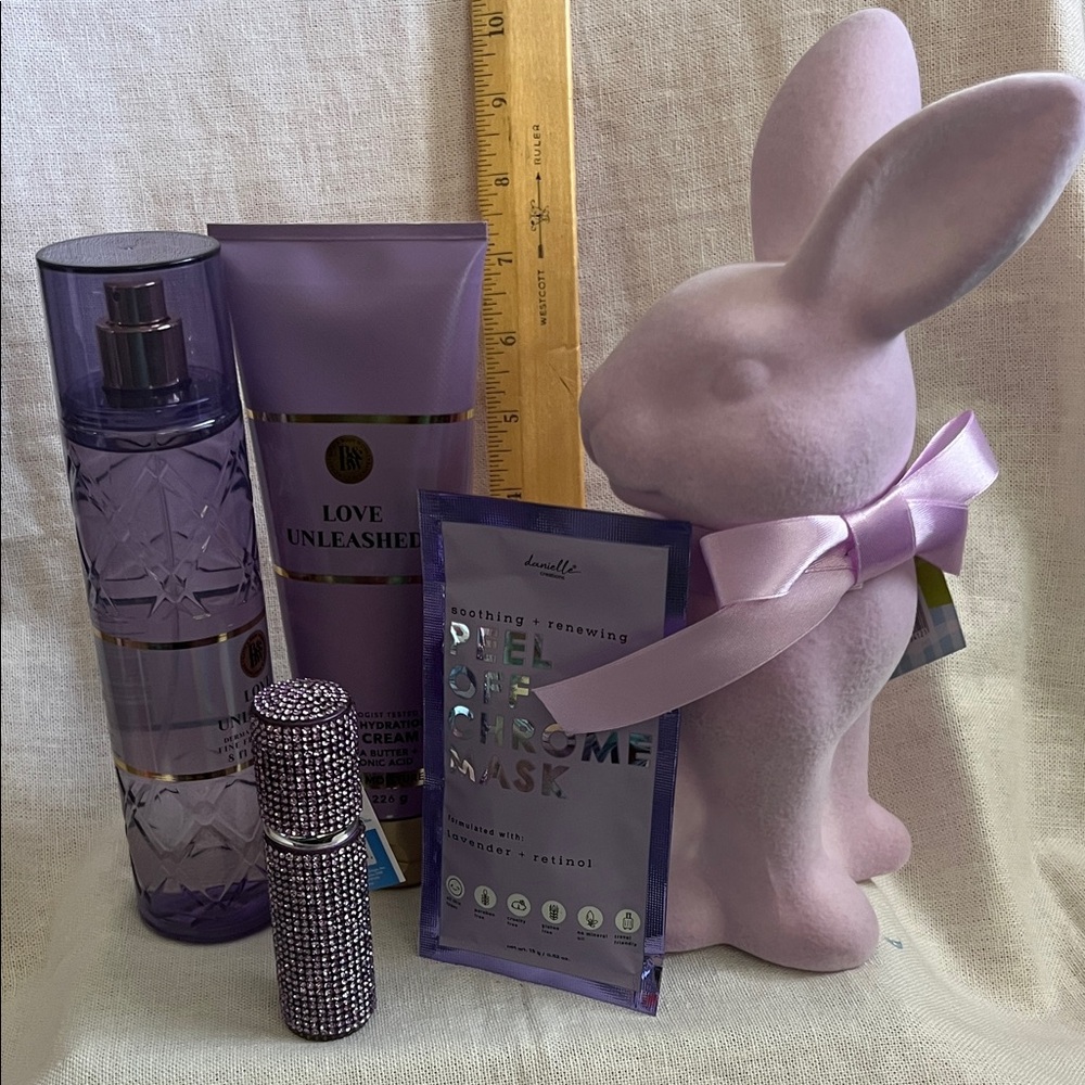 Bath & Body Works Love Unleashed Beauty Bundle - Picture 2 of 6